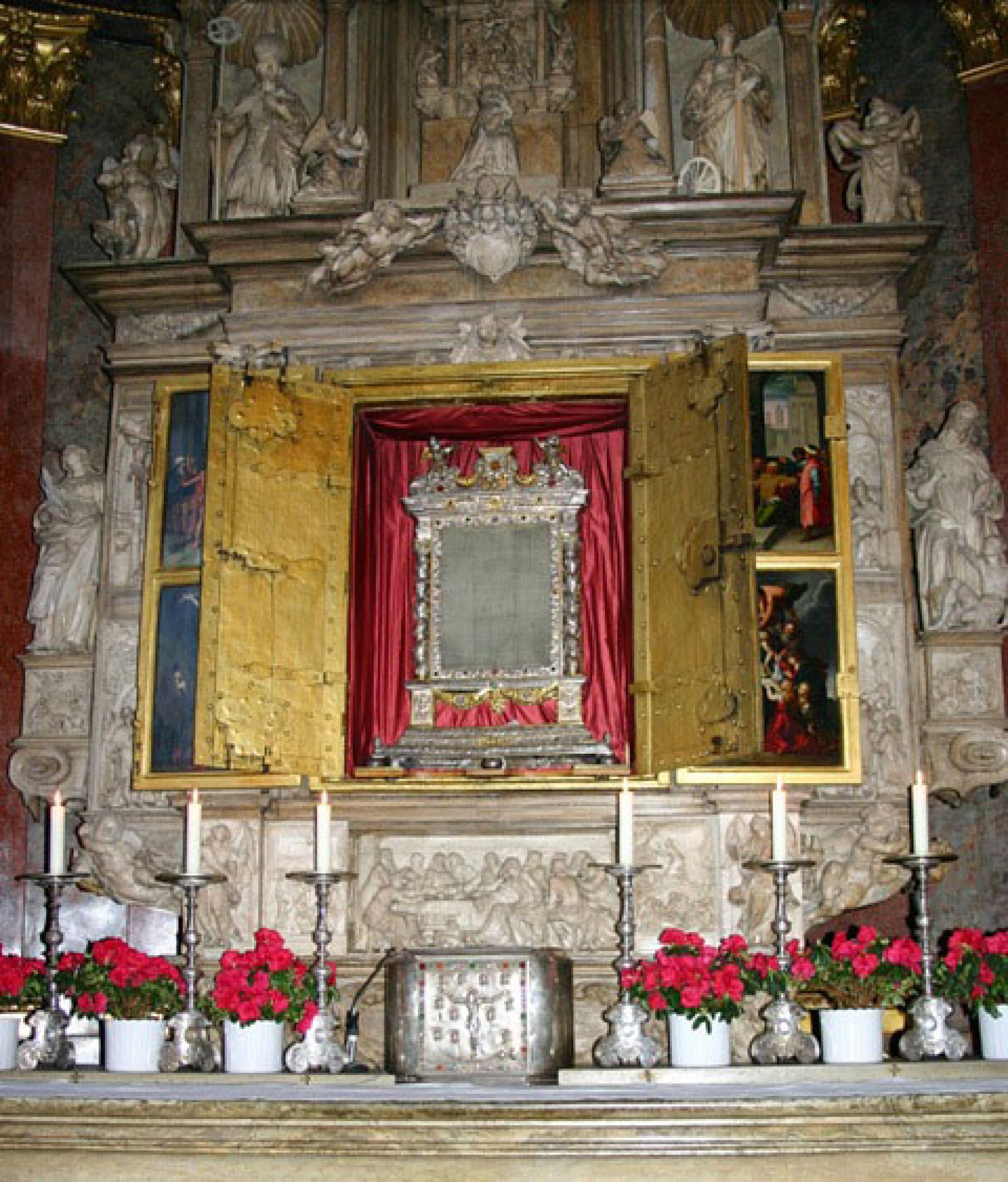 Korporale in der Basilika