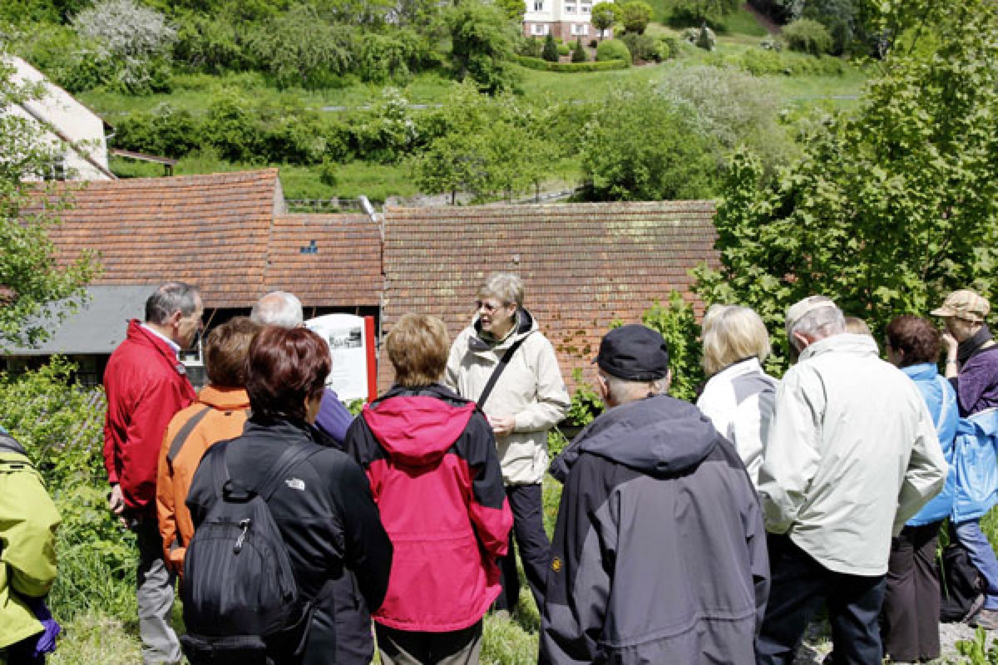 Geführte Gruppe bei der Wanderung durchs Erfatal